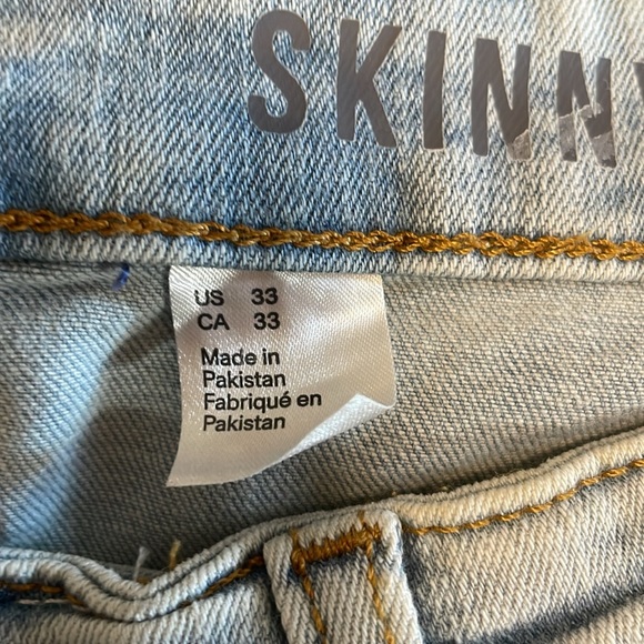 Distressed divided skinny jeans size 33 NWT - Picture 5 of 5